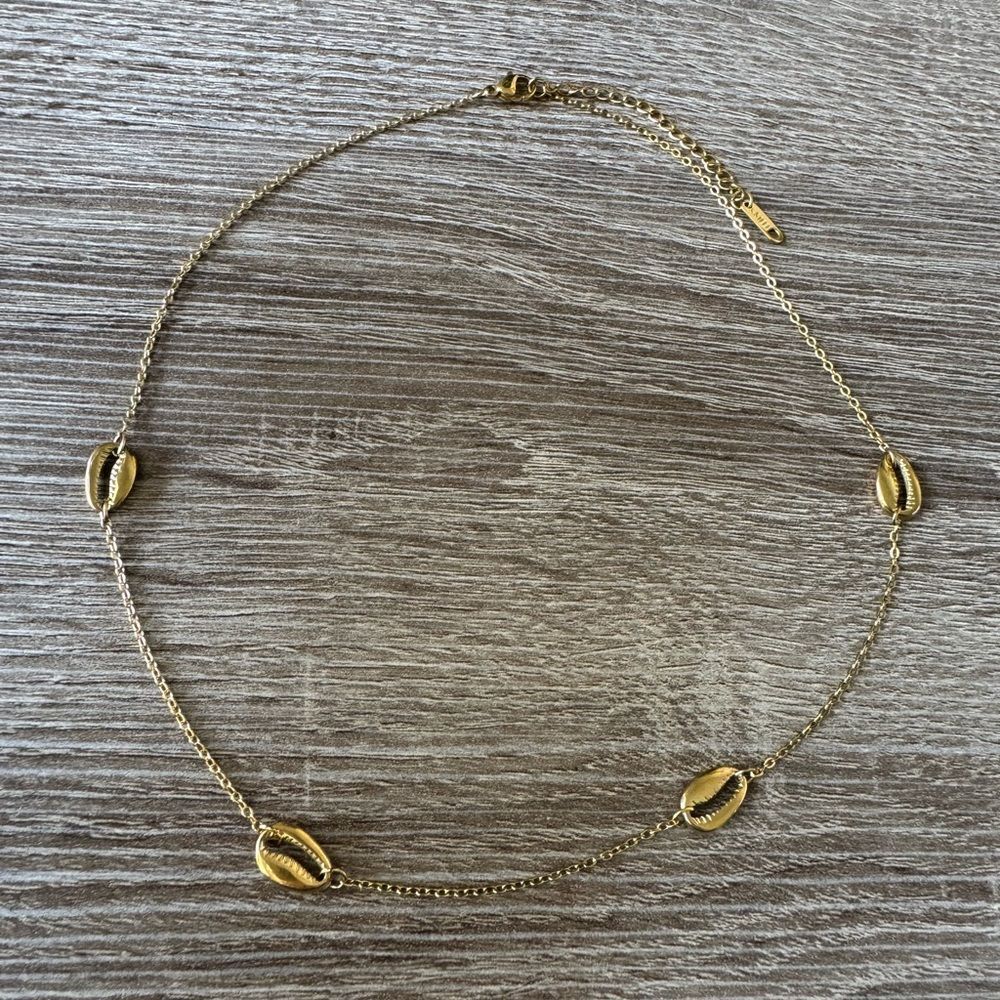 Gold Shell Necklace A1255 - Picture 2 of 5